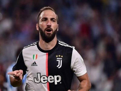 Gonzalo Higuaín se sumó a las campañas solidarias contra el coronavirus