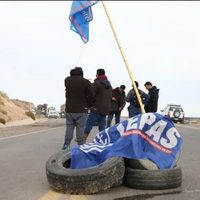 Trabajadores del EPAS de Neuquén reclamaron frente a la planta de tratamiento de Bardas Norte