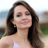 ¡Irreconocible! Angelina Jolie reaparece en público y preocupa su imagen ¿Qué le pasó?