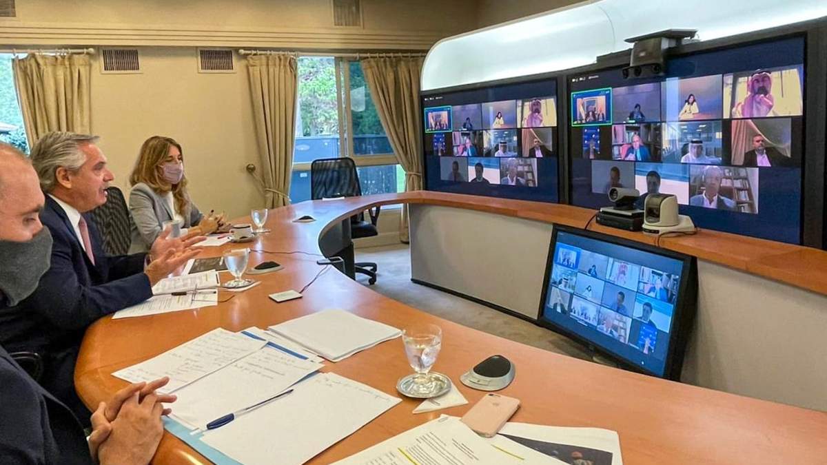 Fernández mantuvo una reunión con 18 fondos de inversión. Fuente: (Twitter)