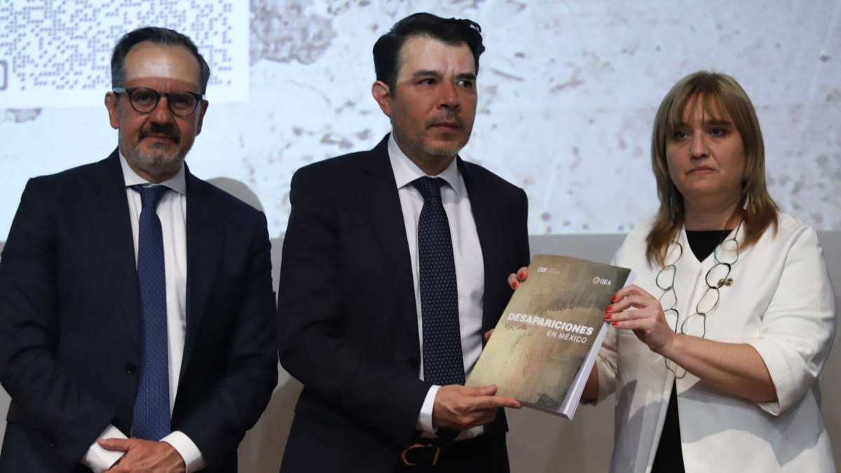 Los subsecretarios Enrique Javier Ochoa (SRE), Arturo Medina (Segob) y la relatora Andrea Viviana Pochak