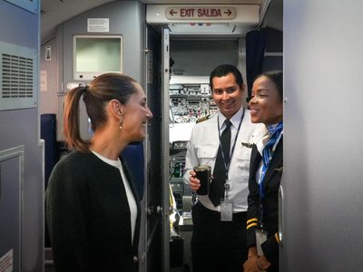 Sheinbaum viaja en vuelo comercial rumbo a Brasil para el G20 (Video)