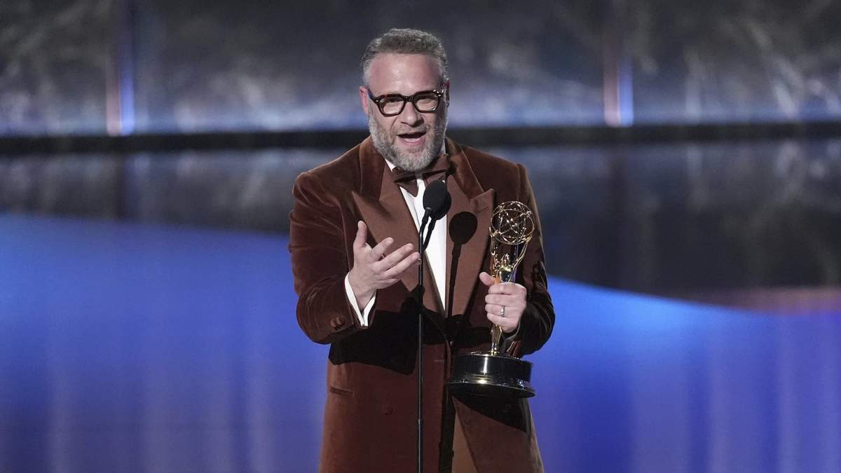 Seth Rogen acepta el premio al mejor actor principal en una serie de comedia por "The Studio"