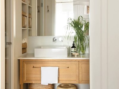 Eliminá las manchas en los espejos del baño con estos 5 trucos muy efectivos