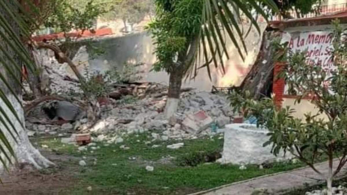 Daños por explosión en la escuela Normal Rural de Ayotzinapa