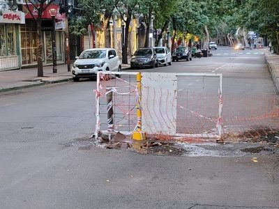 Alerta por un socavón en Ciudad: vecinos piden la reparación urgente