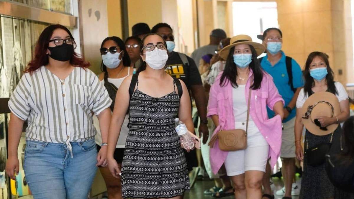 Visitantes en uno de los distritos comerciales de la ciudad californiana