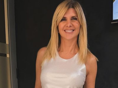 A sus 54 años, Débora Plager se impone con el color que promete ser furor en primavera-verano