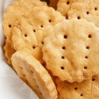 Galletas saladitas de garbanzos: sin harinas y con 2 ingredientes, una receta crocante e ideal para la picadita