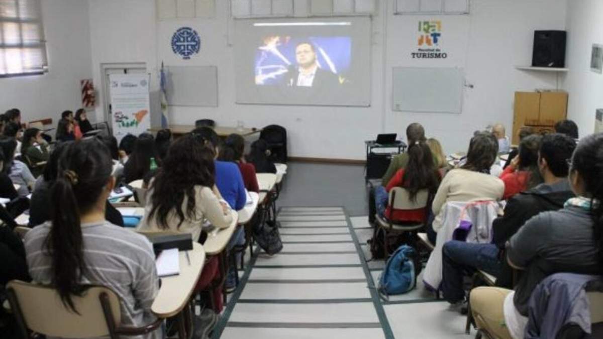 La Facultad de Turismo de la UNCO advirtió que las medidas propuestas por Milei afectan al sector de Turismo. Fuente (UNCO).