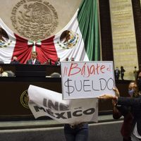 Lorenzo Córdova se niega a discutir su salario ante diputados