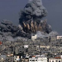 La Franja de Gaza: asediada por el coronavirus y los ataques aéreos de Israel