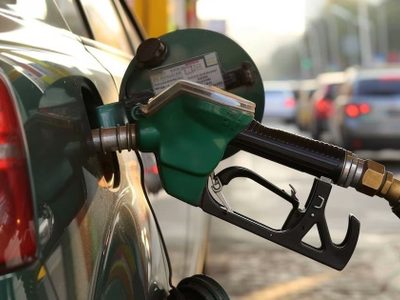 Con la inflación bajo la lupa, el Gobierno analiza qué pasará con los precios de combustibles y transporte