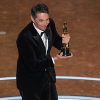 Sean Baker gana el Oscar a guion original por "Anora" y "Cónclave" gana el trofeo a guion adaptado