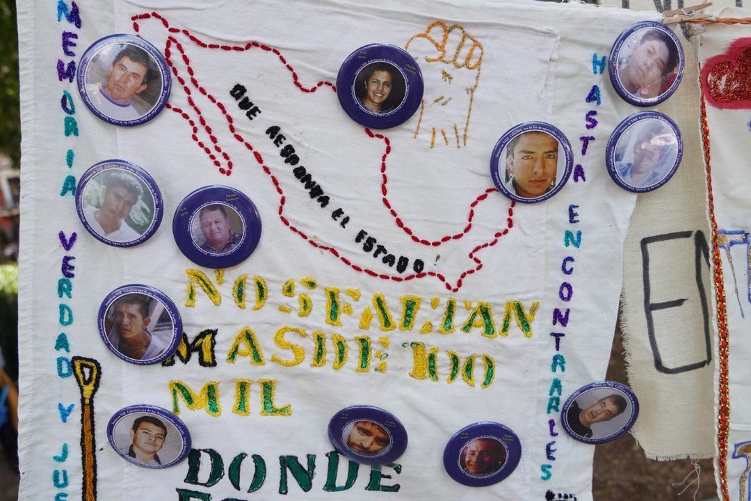 Tendedero de personas desaparecidas en Puebla. Crédito Samantha Páez.