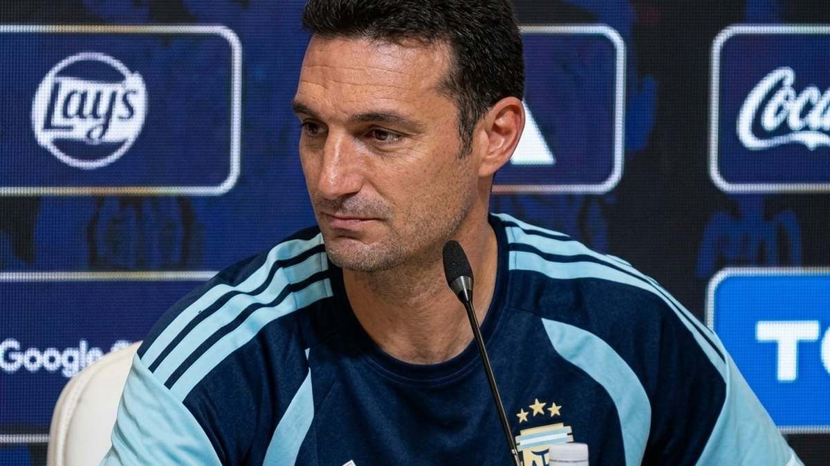 Scaloni se emocionó al hablar de Panichelli y abandonó la conferencia de prensa