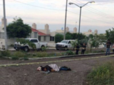 Vecinos reportan a la policía el hallazgo de un 'encobijado” en Apatzingán