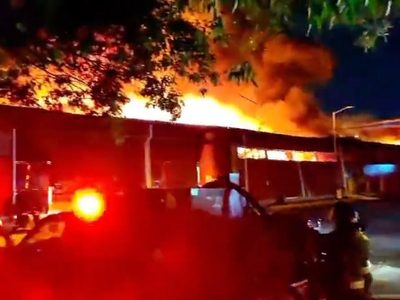 Incendio consume almacén de medicamentos del IMSS, en CDMX