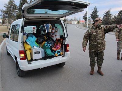 Zapala: caravana solidaria para entregar juguetes y golosinas en escuelas rurales