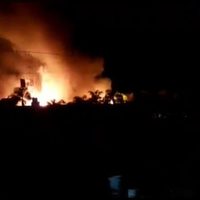 Grupo armado incendia restaurante en Celaya (Videos)