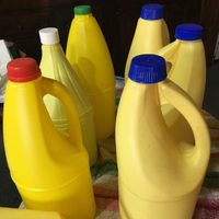 Si tenés envases de lavandina vacíos, guardalos y creá estas hermosas macetas para tu jardín