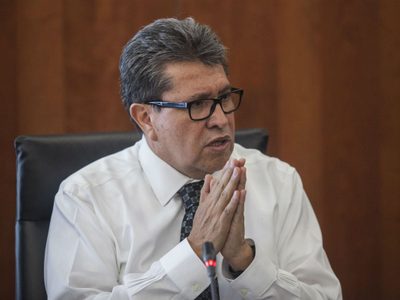 Continuará el trámite legislativo para frenar las comisiones bancarias: Monreal