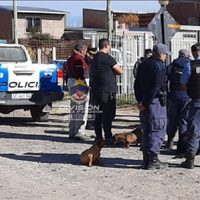 La policía de San Patricio del Chañar sorprendió a dos personas con drogas en su poder
