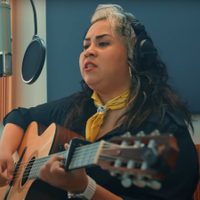 Vivir Quintana dedica himno feminista a la próxima “Compañera presidenta”