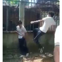 Estudiante que practica Jiu-Jitsu da golpiza a un compañero de secundaria en Chiapas (video)