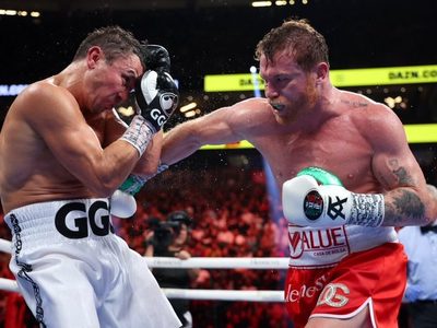 Canelo Álvarez perdería su campeonato si se niega a pelear contra David Benavidez
