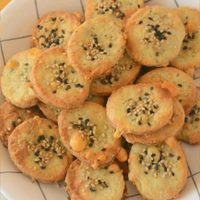 Galletitas de queso azul y sésamo: crocantes y súper deliciosas, una receta fácil e ideal para los mates o la picada