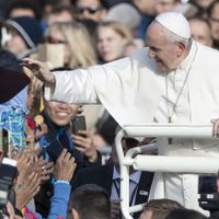 Los jóvenes "están molestos por los escándalos sexuales", admite el Papa Francisco