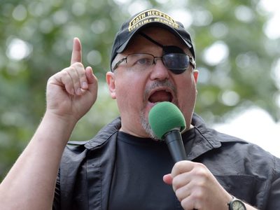 Dan a líder extremista 18 años de prisión por asalto al Capitolio de EU