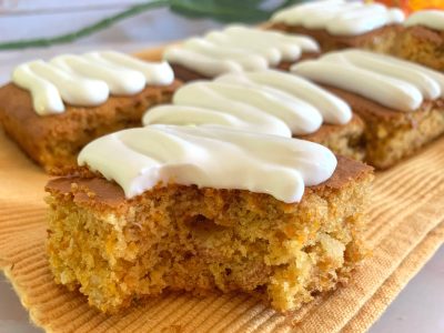 Cuadraditos de zanahoria, canela y nueces: súper húmedos y esponjosos para disfrutar este sábado en casa