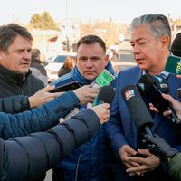 El gobernador de Neuquén y el intendente de la capital inauguraron obras de asfalto