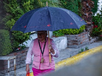 Chubascos y lluvias aisladas este miércoles en más de 20 estados; sigue el frente frío 44