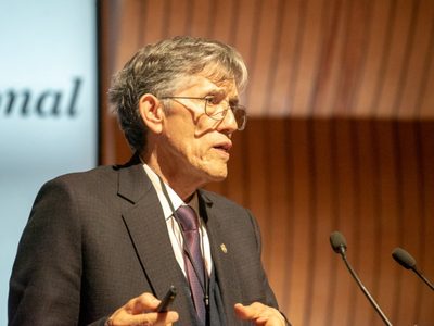 Una masa celular no es una persona con derechos: Antonio Lazcano