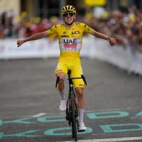 Pogacar surge al final del último ascenso y gana la 14ma etapa del Tour de Francia