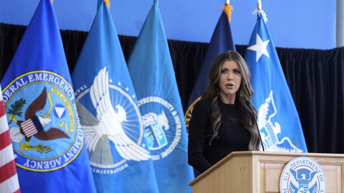 La secretaria de Seguridad Interior, Kristi Noem