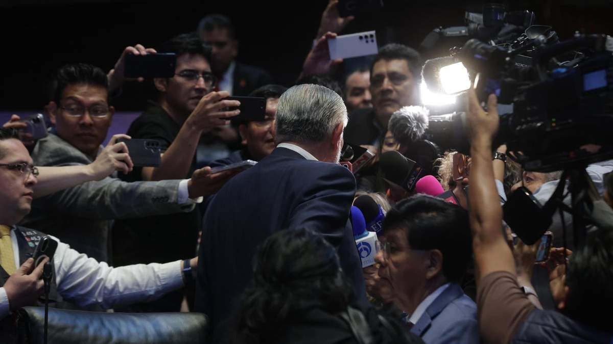 El senador morenista Adán Augusto López en conferencia de prensa