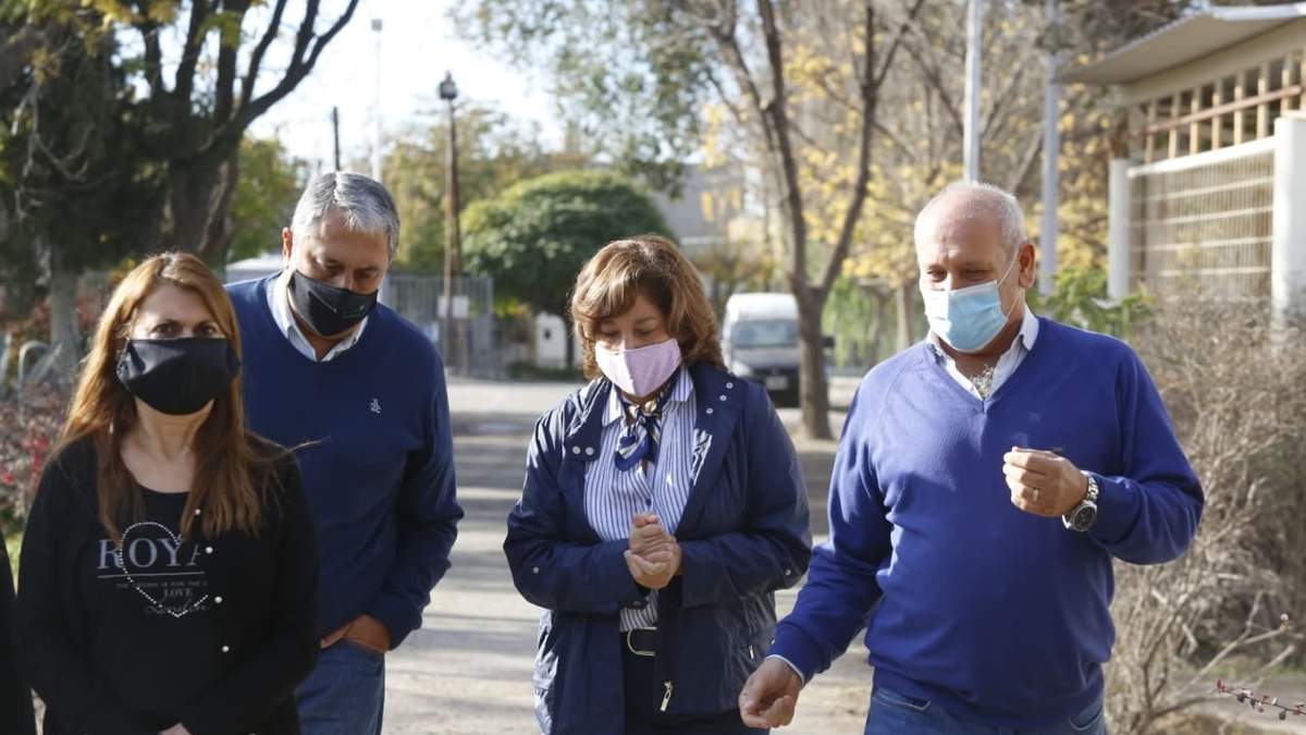 La gobernadora visitando el Hospital de General Roca.