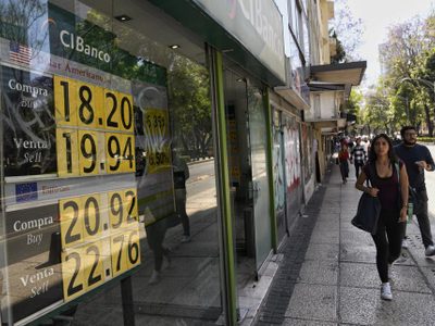 Baja el peso tras el recorte de tasas de la Fed