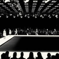 Moda: la icónica prenda de los 90 que vuelve y seguro tenés perdida en tu placard