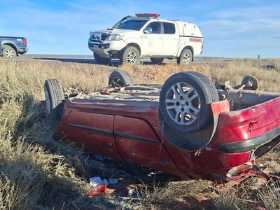 Un Peugeot 206 volcó al intentar esquivar deformaciones en la calzada.