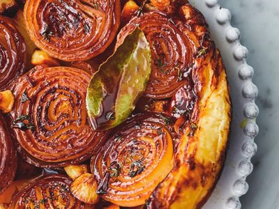 Tarta rústica de cebollas: con solo 2 ingredientes, lucite con esta receta económica y deliciosa