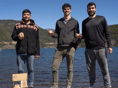 Cuatro amigos crearon un detergente con aceite reciclado: descubrí cómo lo hicieron