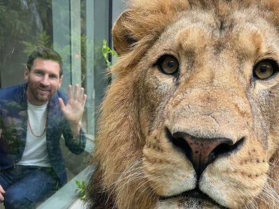 Messi, que está en el país para las Fiestas, realizó el saludo “Jai Mata Di” en la India