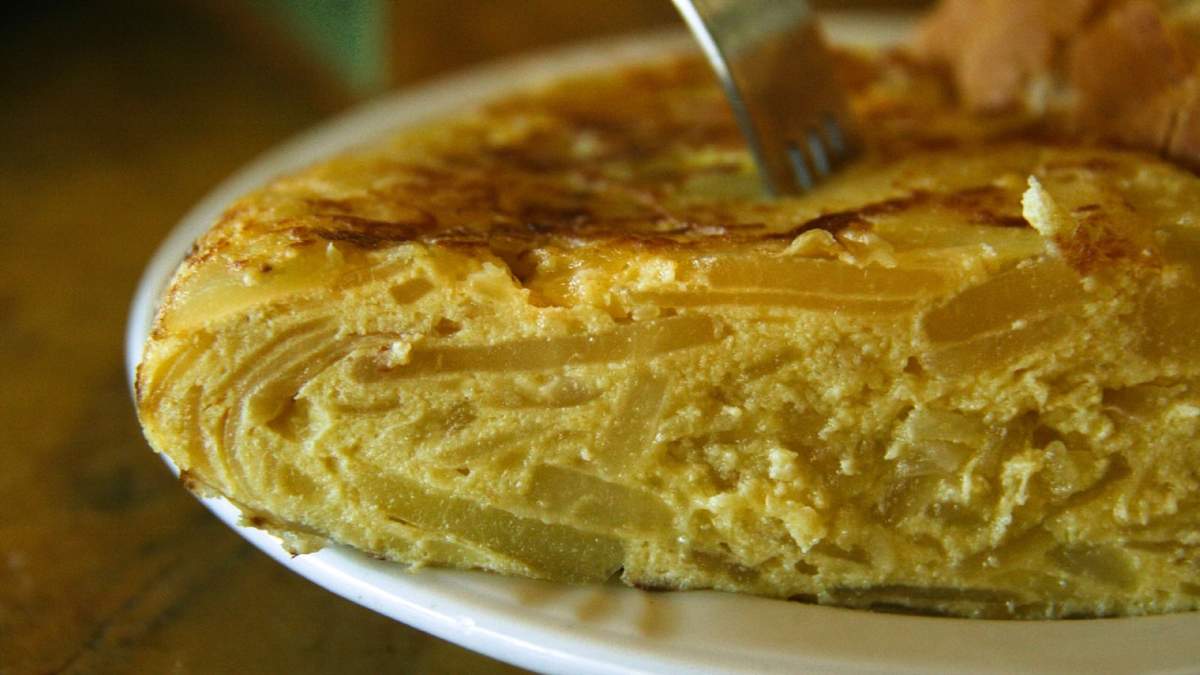 La tortilla de papas fácil de Ferrán Adriá. Fuente. (Twitter)