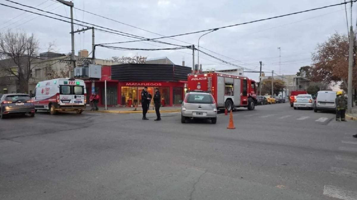 El choque entre los bomberos y u auto particular ocurrió en Libertad y Bahía Blanca. Fuente (Judith Calmels)
