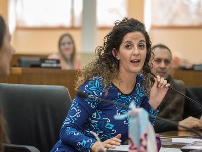 Ana Servidio respondió las acusaciones de taxistas que se oponen a la parada rosa